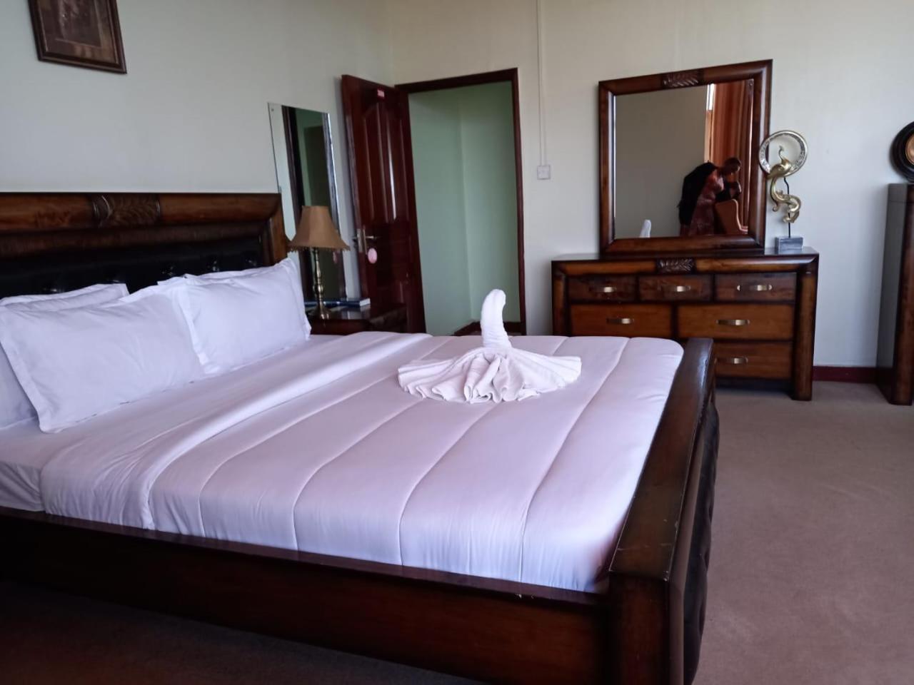 Newstead Hotel Naivasha Buitenkant foto